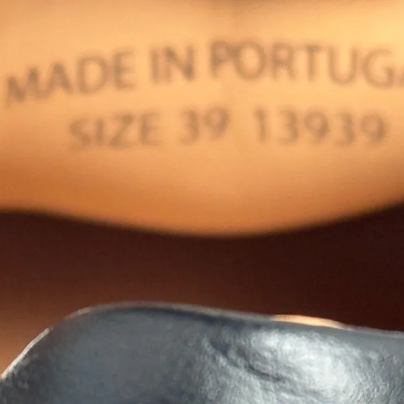 Angela Scott The Harper Sneaker - Picture 8 of 9